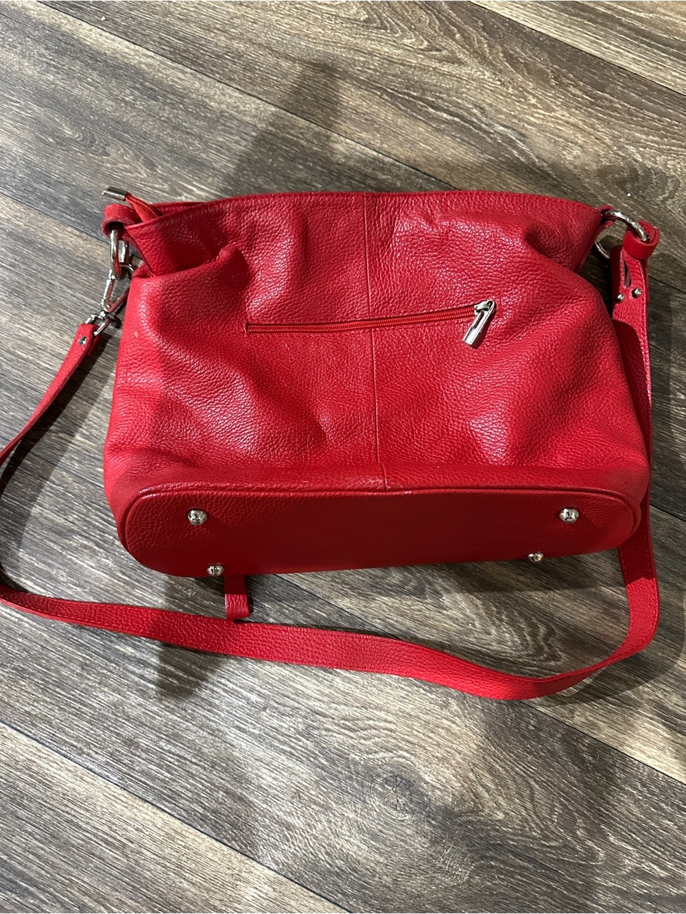 Red Leather Crossbody Bag – Classic Women’s Shoulder Bag